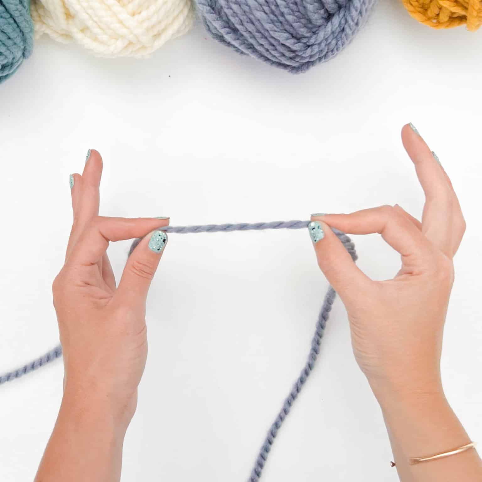 How to Tie a Slip Knot for Knitting [5 Quick Steps]