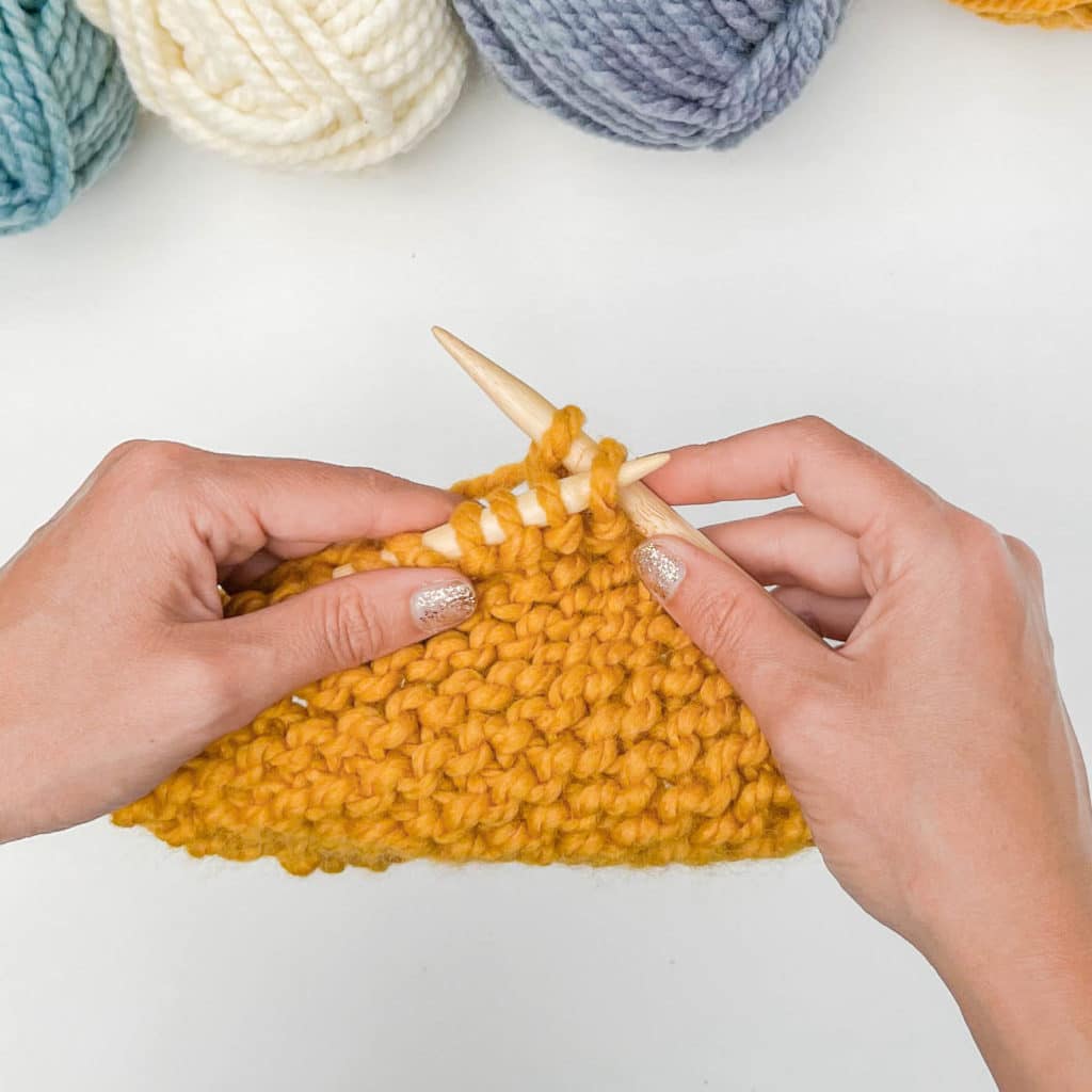 How to Bind Off Knitting - Step 2