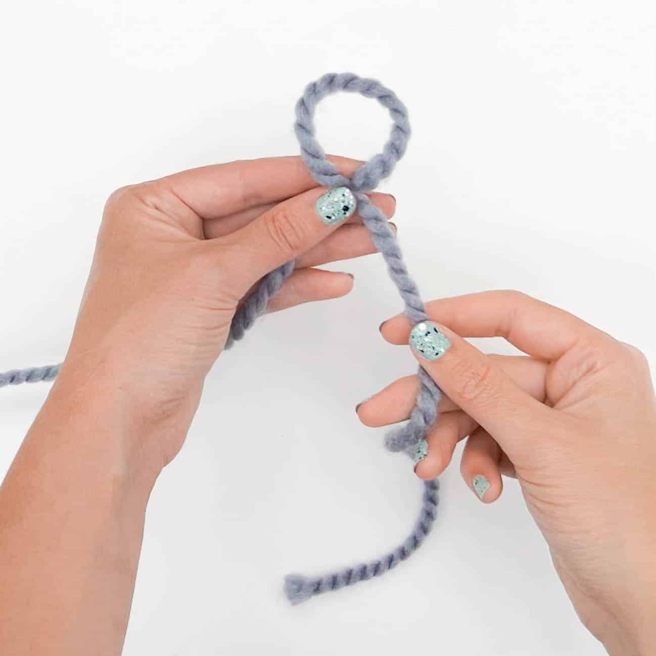 How to Tie a Slip Knot for Knitting [5 Quick Steps]