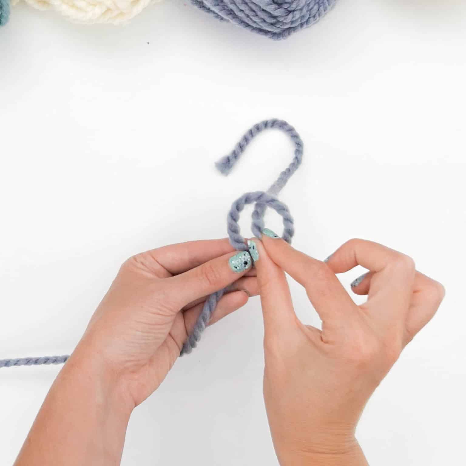 How to Tie a Slip Knot for Knitting [5 Quick Steps]