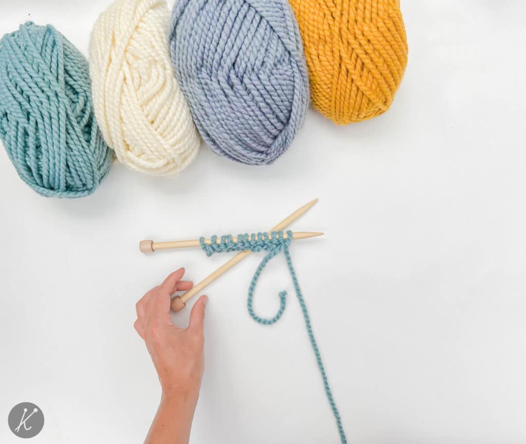 How to Cast On Knitting Stitches [7 Easy Methods]
