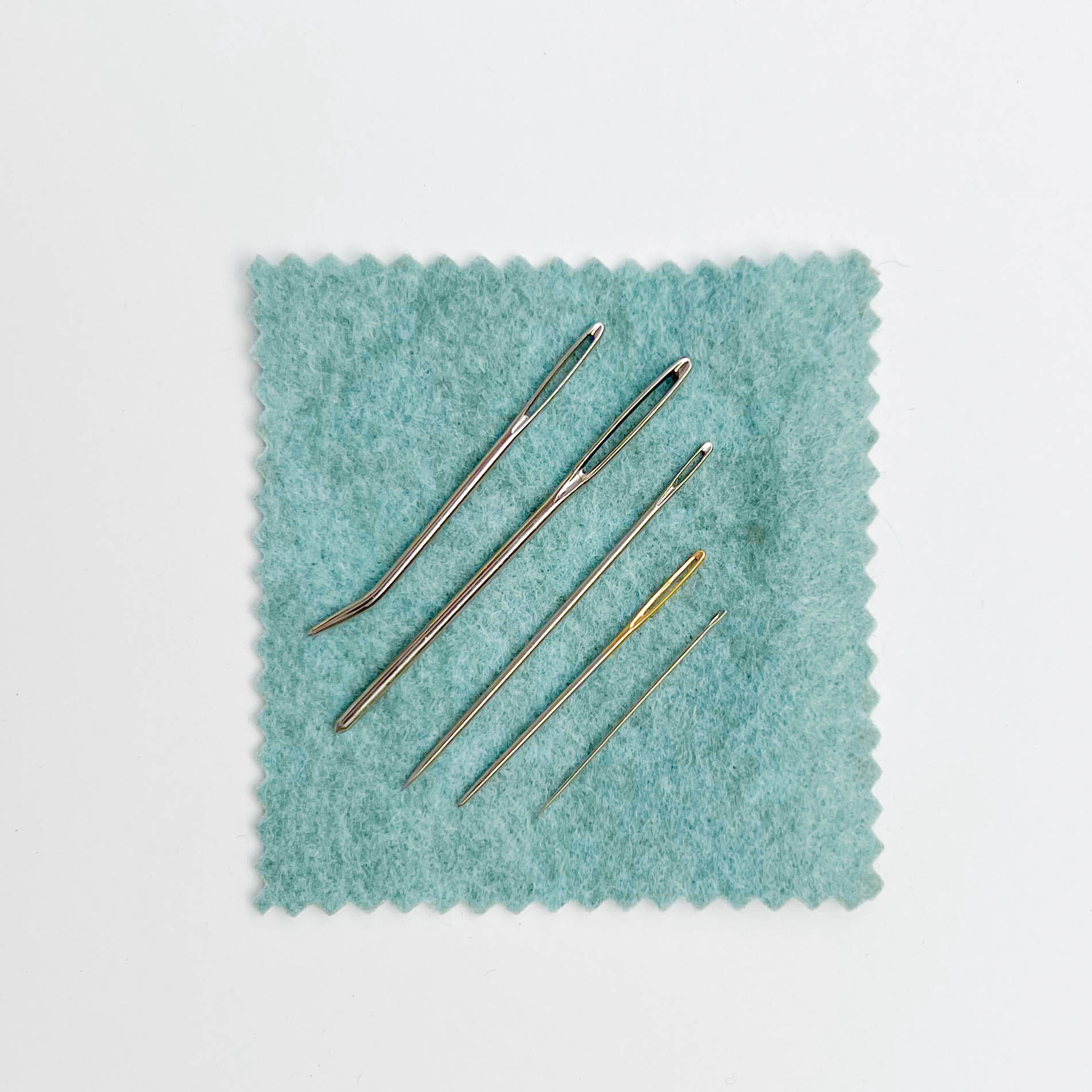 Knitting Hack How to Thread a Yarn Needle [5 Easy Steps]