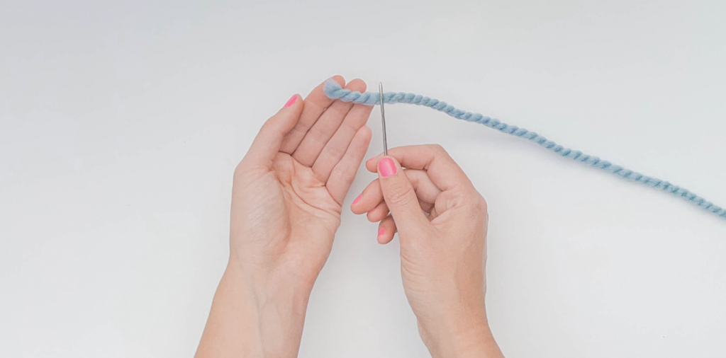 Knitting Hack How to Thread a Yarn Needle [5 Easy Steps]