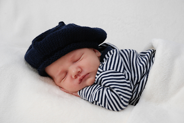Baby Rollin' Beret - Knit baby hat pattern