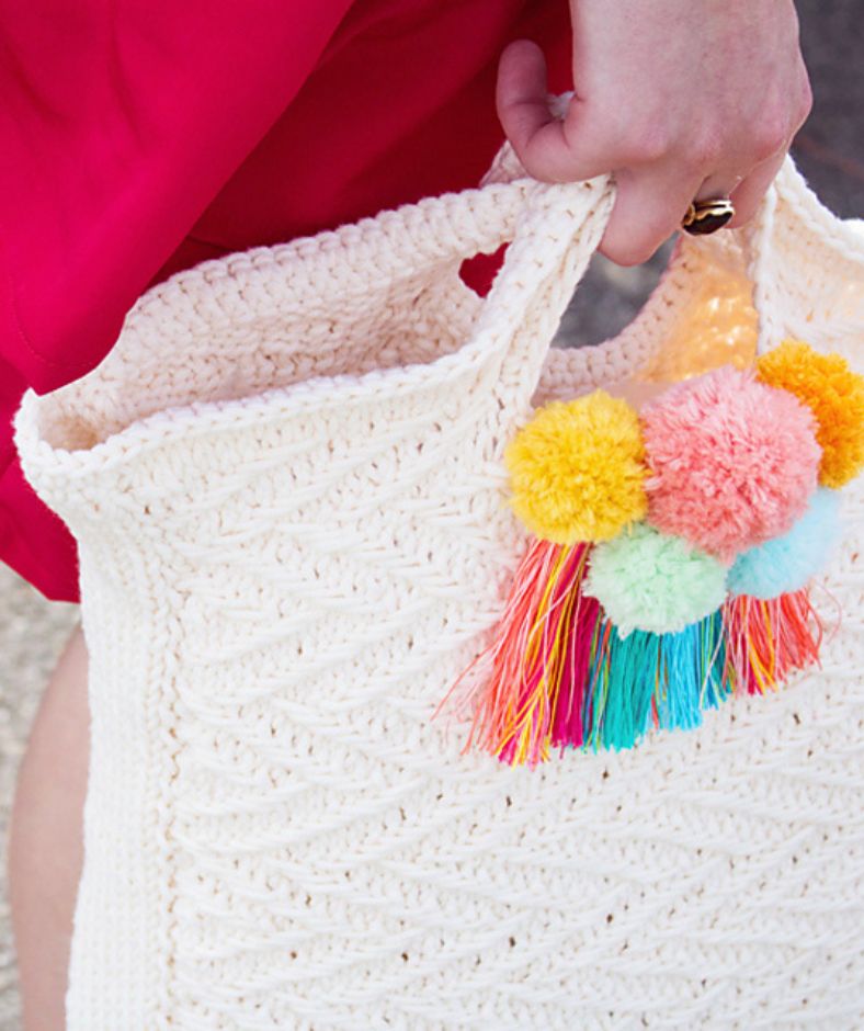 Knit tote bag pattern - Fabulous ZigZag Bag