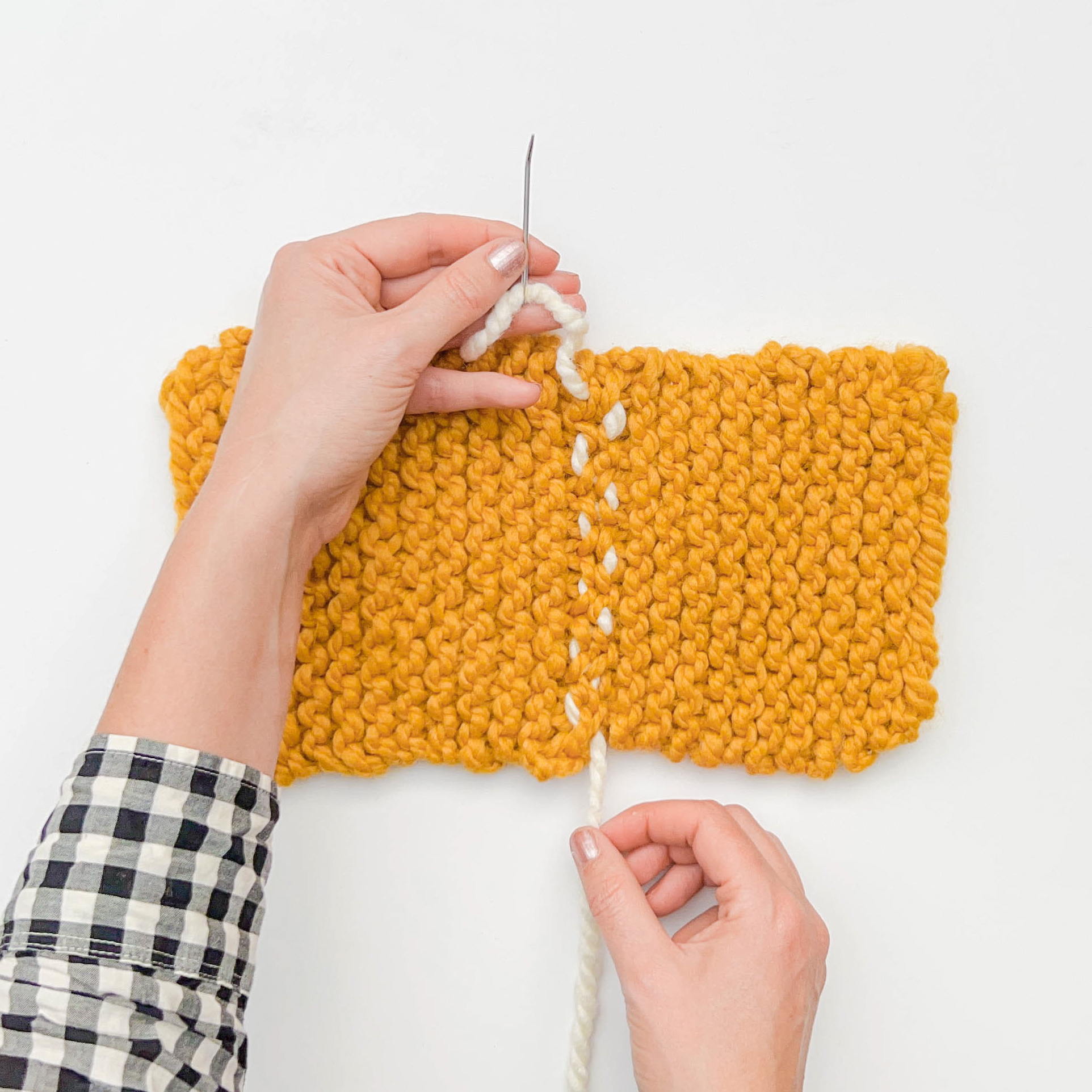 Mattress Stitch for Seaming Knits [2 Easy Steps]