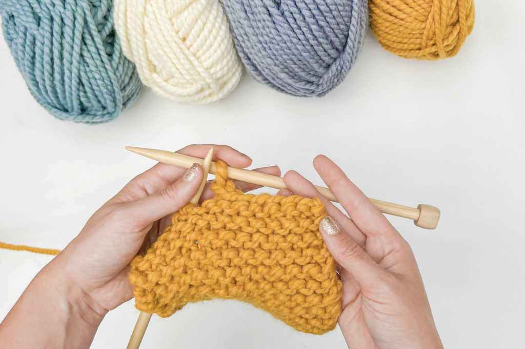 How to Cast On Knitting Stitches [7 Easy Methods]