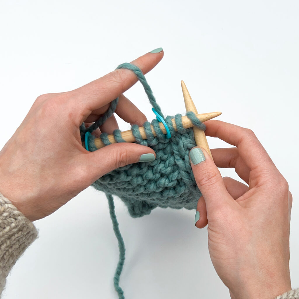 applied I cord - how to knit the first stitches, inserting the needle
