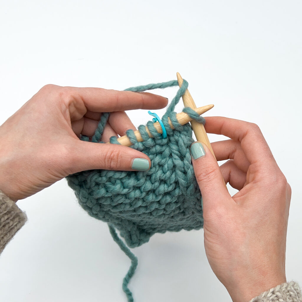 applied I cord - how to knit the first stitches, wrapping the yarn