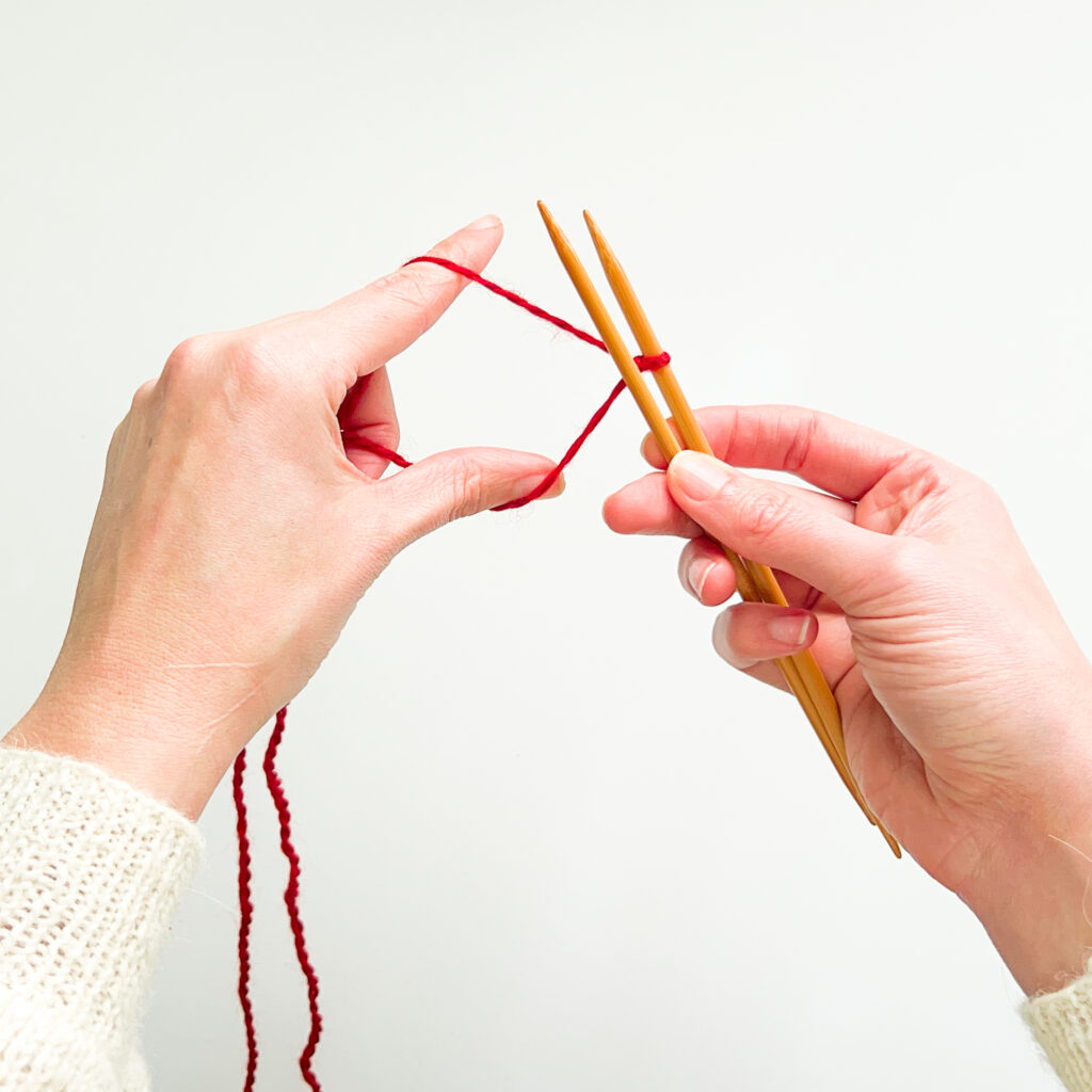Judy's Magic Cast On - splitting the yarn strands to create a diamond-shaped opening.