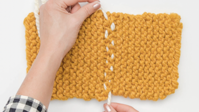 Mattress stitch for seaming knits