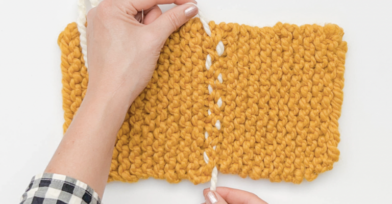 Mattress stitch for seaming knits