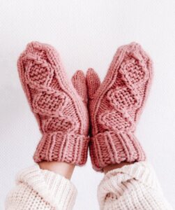 Mitten Pattern Round Up [12 Free Knitting Patterns]