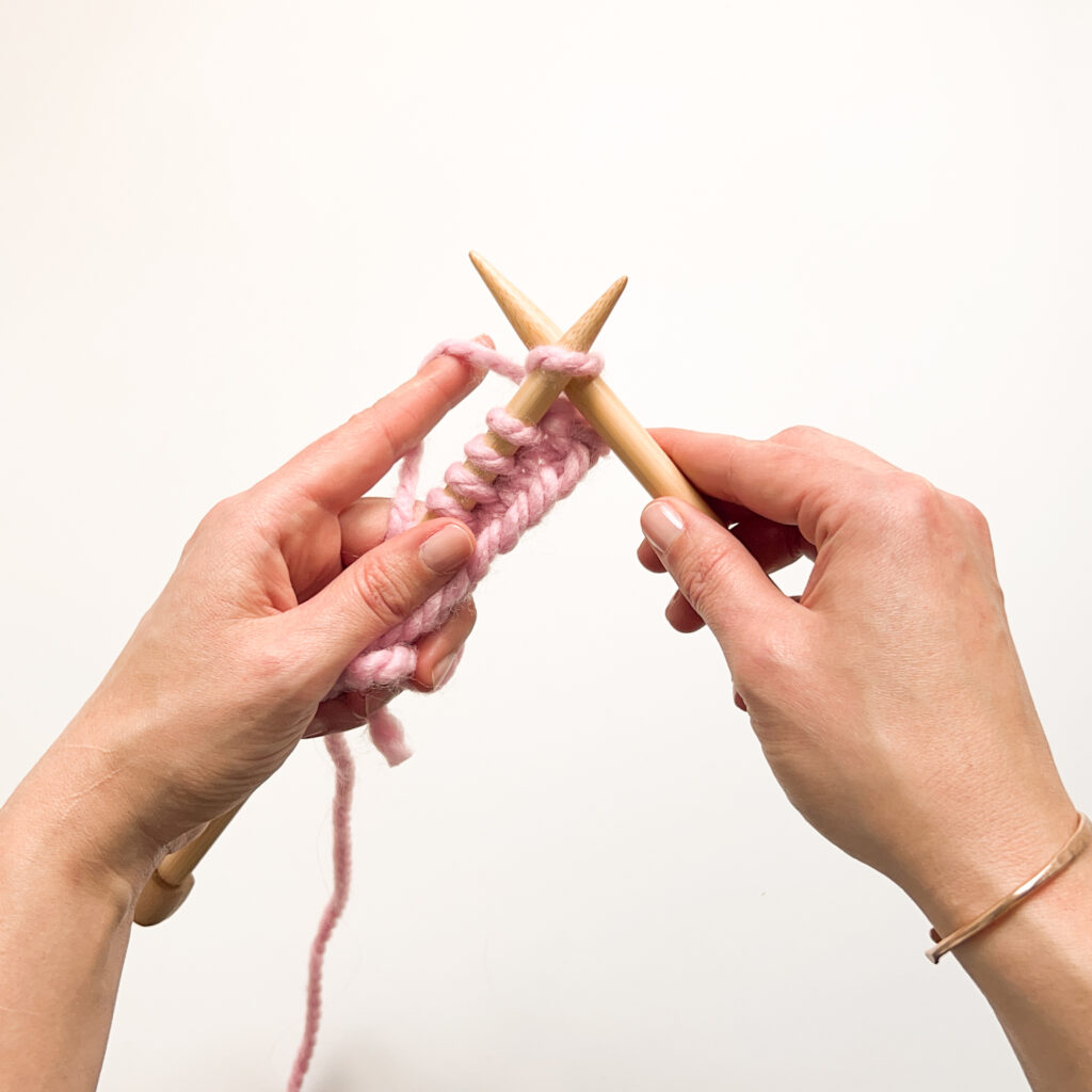 How to knit, step 1