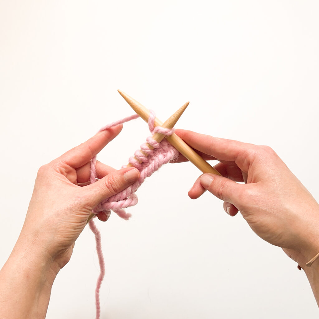 How to knit, step 2