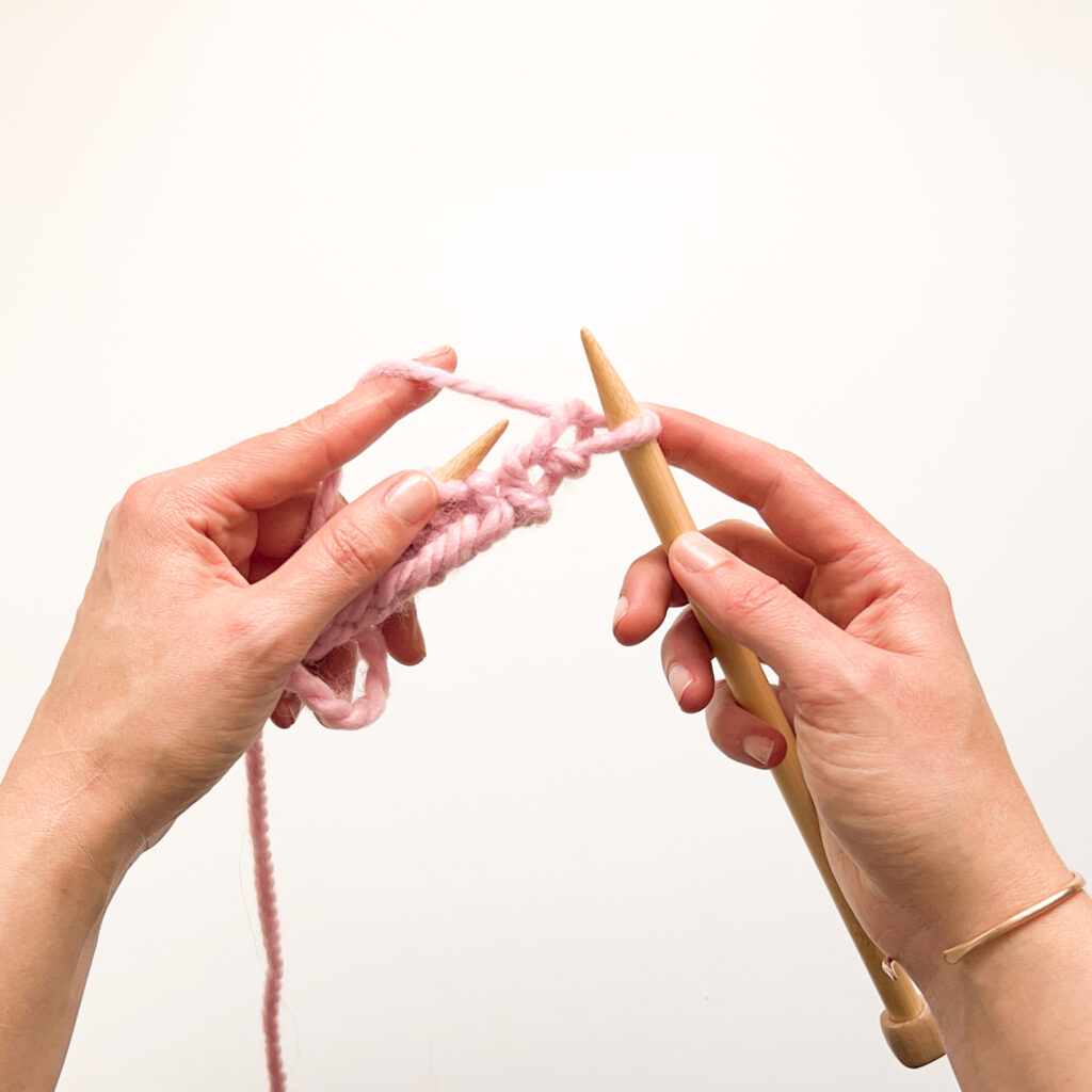 How to knit, step 4