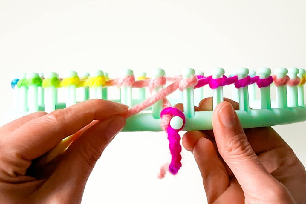Image showing how to purl stitch is made in loom knitting.