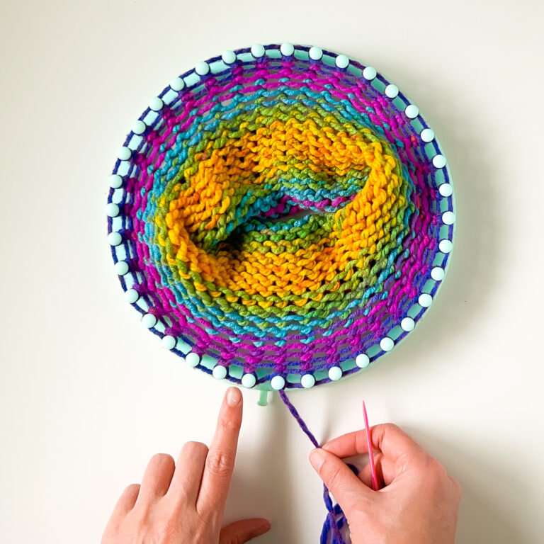 Knitting Loom Cast Off: The 5 Step Easy Cinched Bind Off