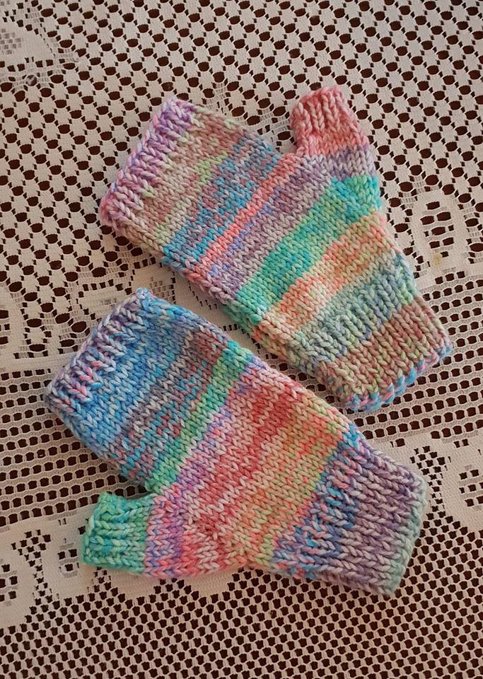 Easy Fingerless Mittens — with Thumbs pattern.
