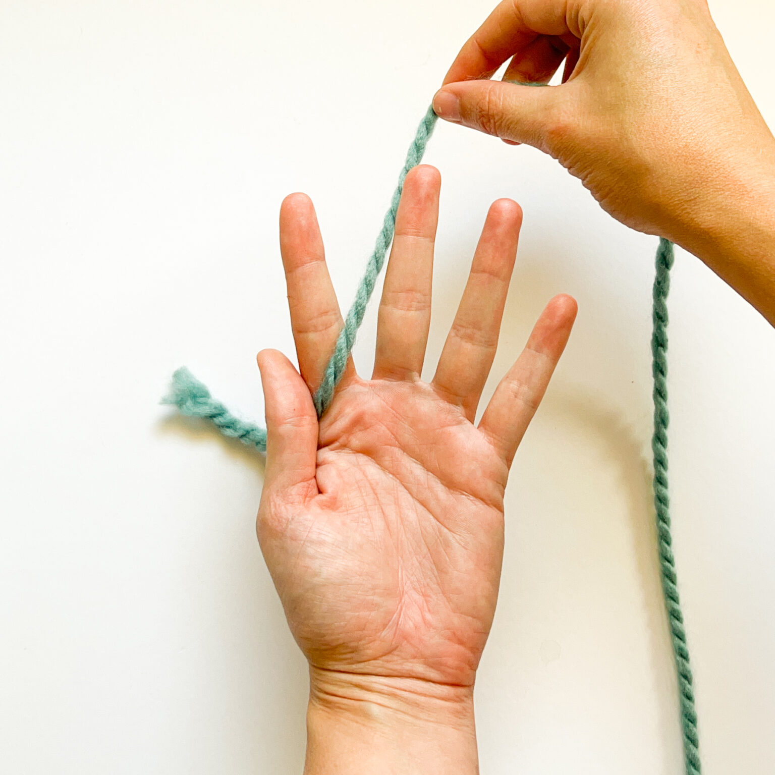 How to Finger Knit: 2 Easy Ways for Beginners