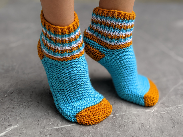 Two-Needles Slipper Socks pattern.