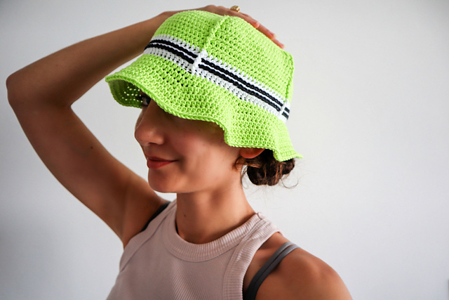 Crochet bucket hat free pattern: Walkin' On the Sun