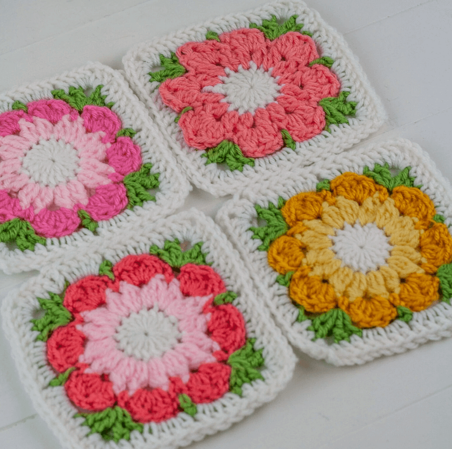 Pretty 8 Petal Flower Granny Square