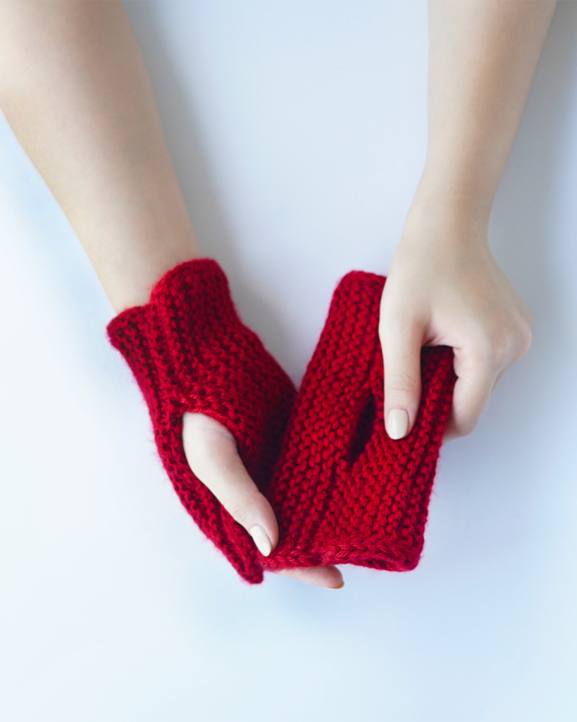 Free fingerless mittens knitting pattern