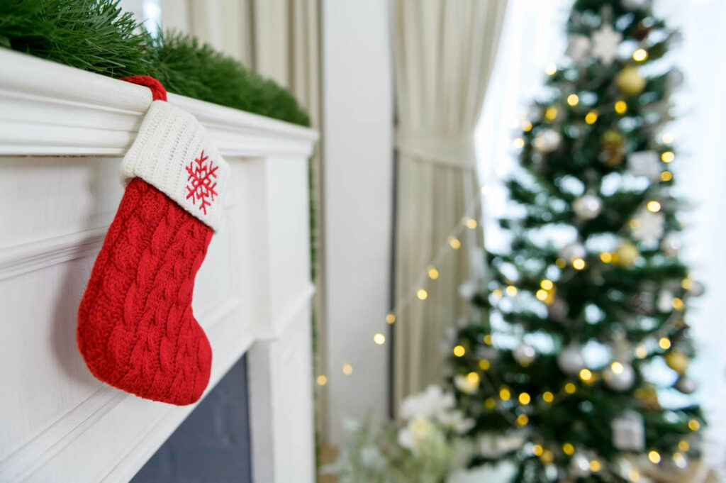 Free patterns for knit Christmas stockings 2023!