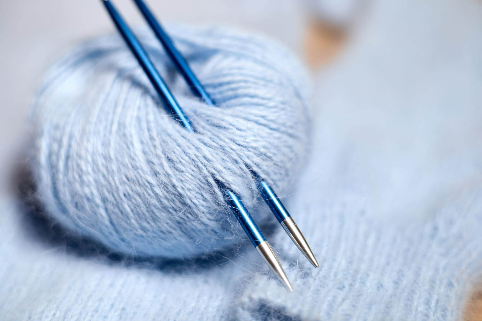 Metal knitting needles