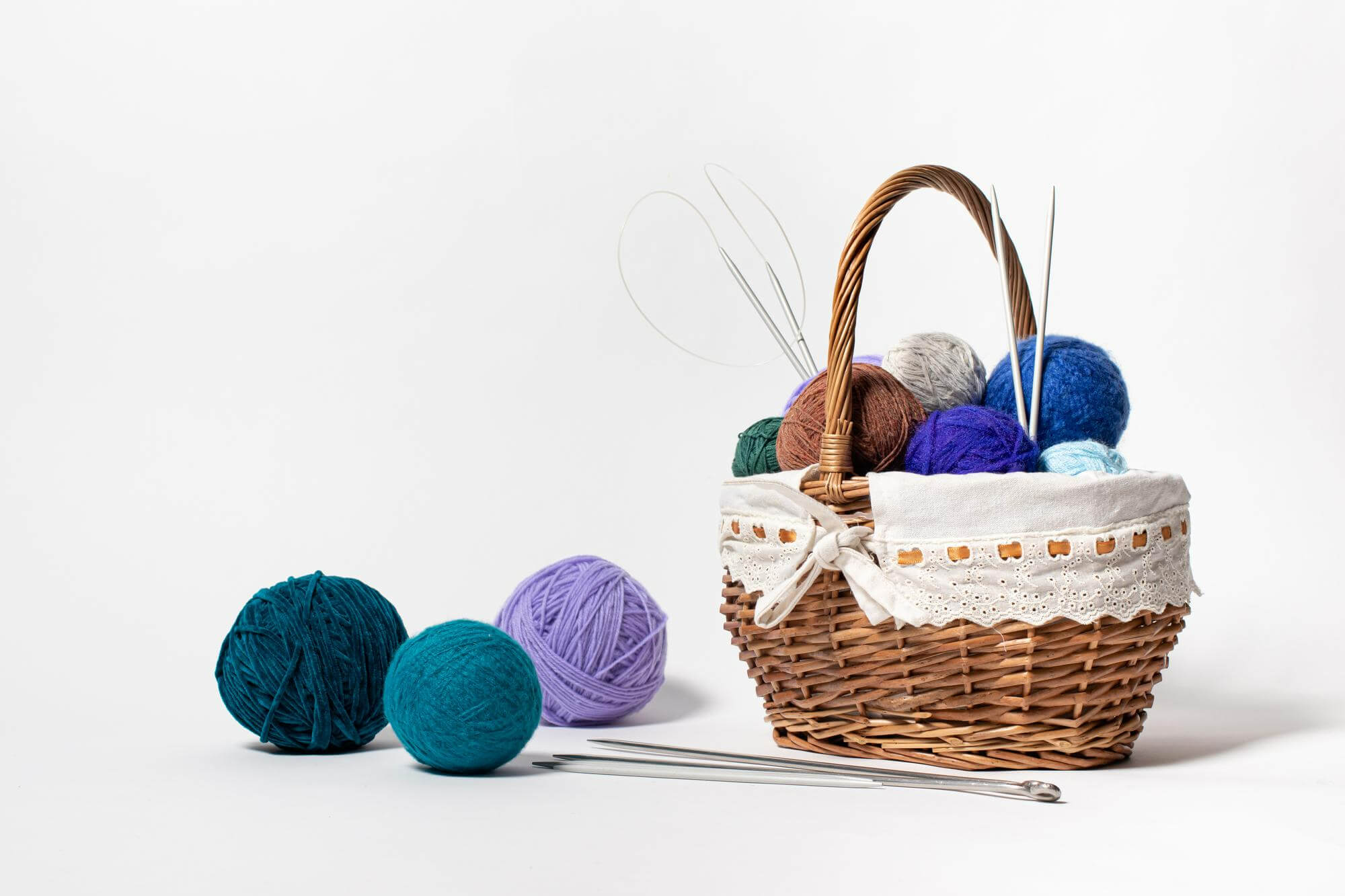 Knitting Needles for Beginners: Types Material Pros Cons