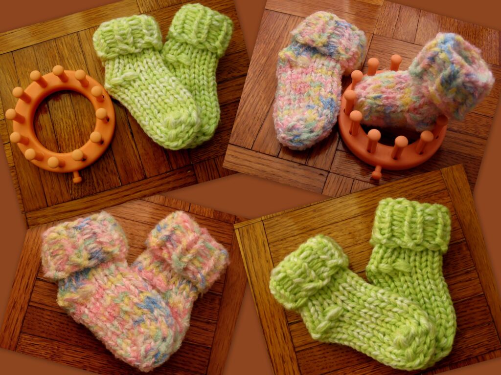 How to loom knit socks. Flower Loom Footsies.