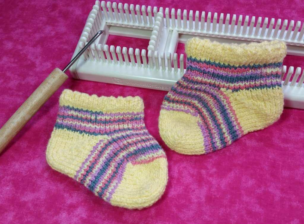 Loom knit sock pattern. Zoey's Toesies