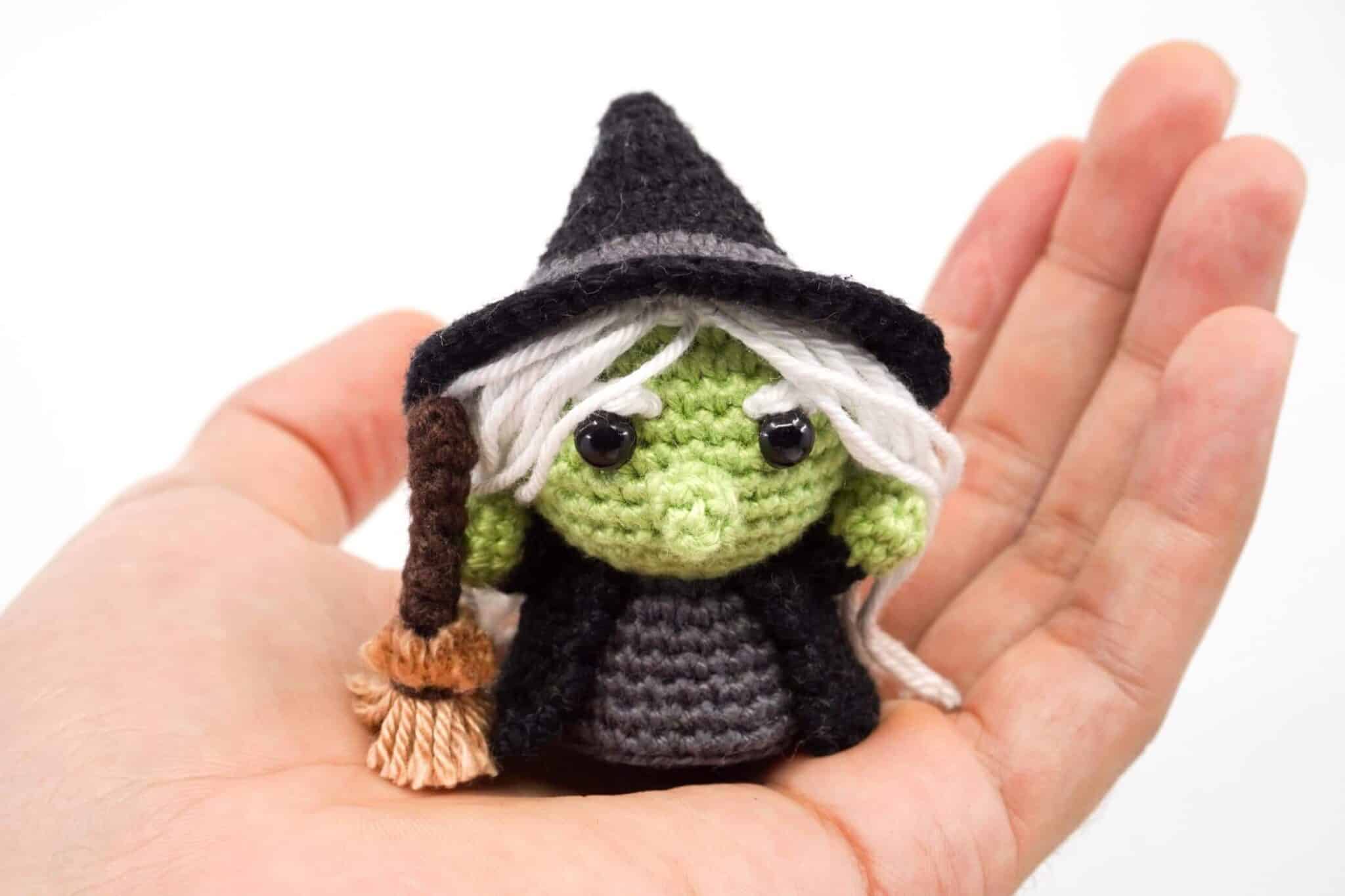 Mini Evil Witch Amigurumi