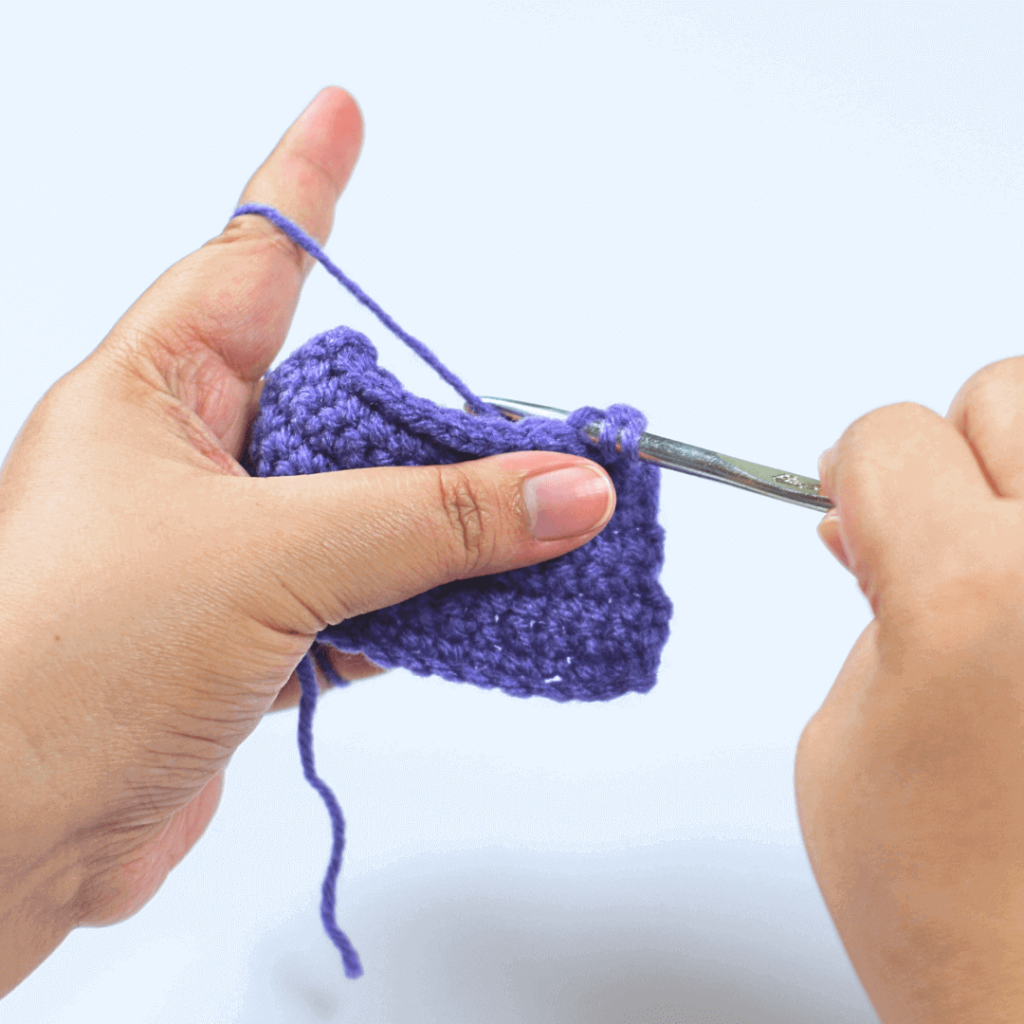 Repeat steps 1 to 3

Practice how to decrease single crochets by repeating steps 1 to 3!