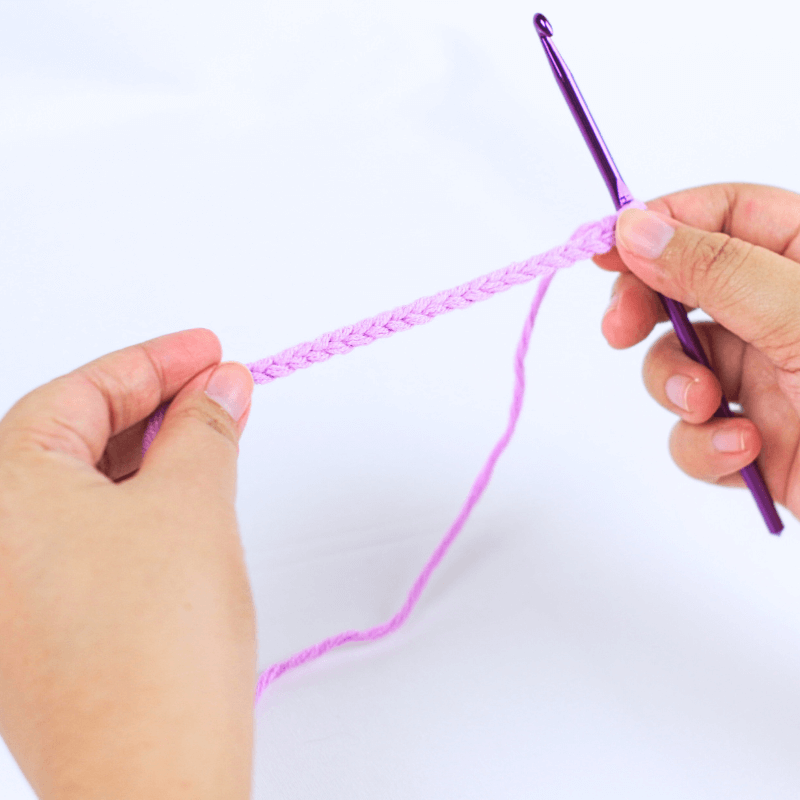 Step 1

Chain in multiples of 3 stitches + 1.

I made 22 stitches: 3 x 7 = 21 + 1 = 22 stitches
