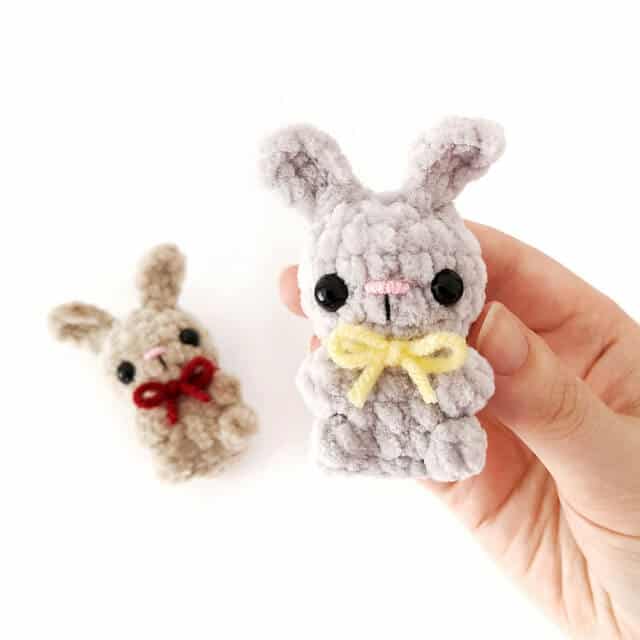 Adorable amigurumi bunny crochet pattern for easter.